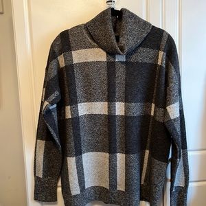 Beautiful shades of gray plaid XL sweater by Banana Republic.